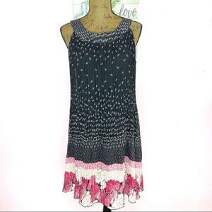 True Envy Dress Floral Accordion Sleeveless‎ Trapeze Shift Size 6 Black Pink